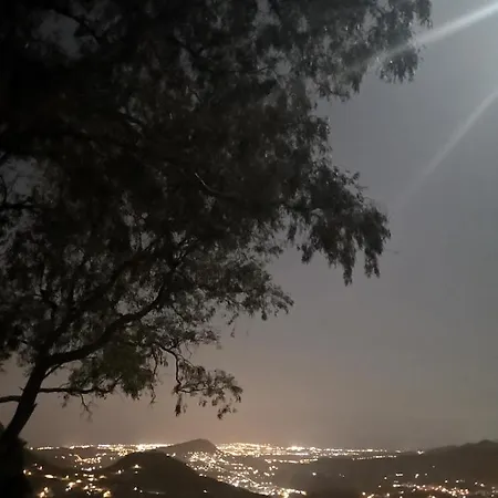 La Cueva Refugio Kır Evi
